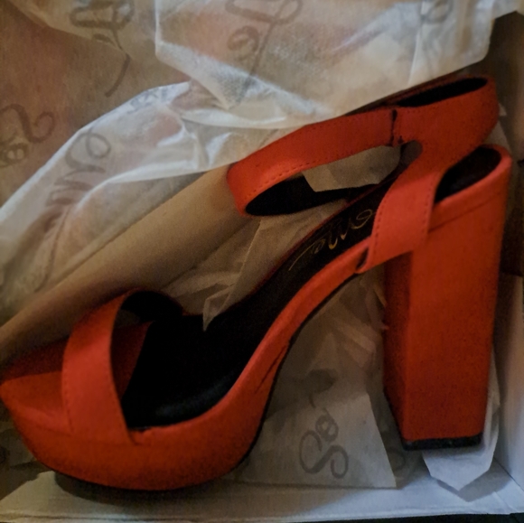 Shoes - Picture 8 of 8